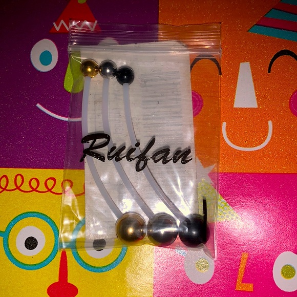 Pregnancy belly button piercings - Picture 2 of 3